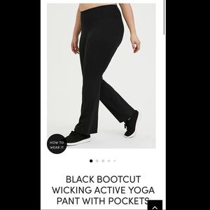Black bootcut wicking active yoga pant w/ pockets
